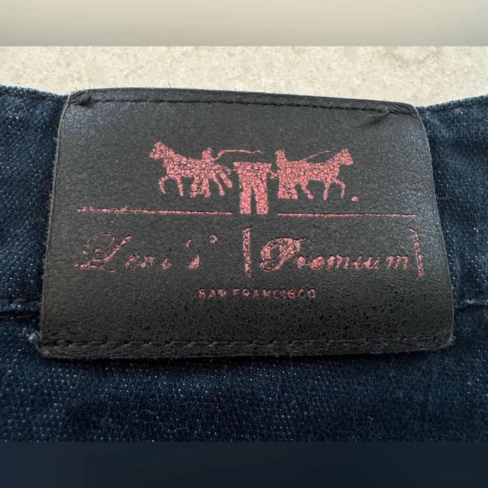 Classic Levi’s Dark Blue Denim Skirt Small